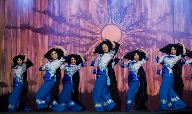 COMPAIA DE CANTO Y DANZA DEL SUDESTE DE GHIZHOU - CHINA 2009.