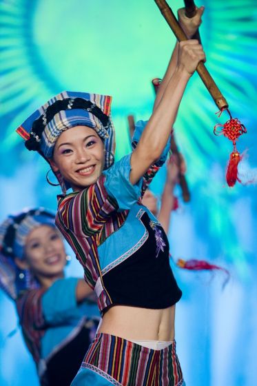 COMPAIA DE CANTO Y DANZA DEL SUDESTE DE GHIZHOU - CHINA 2009.