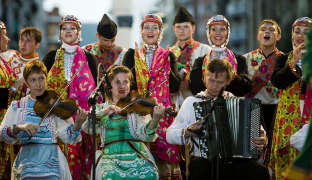 COMPAIA ESTATAL DE CANTO Y DANZA DE MARI EL - RUSIA 2009.