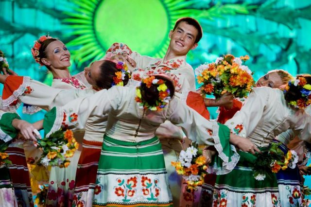 COMPAIA ESTATAL DE CANTO Y DANZA DE MARI EL - RUSIA 2009.