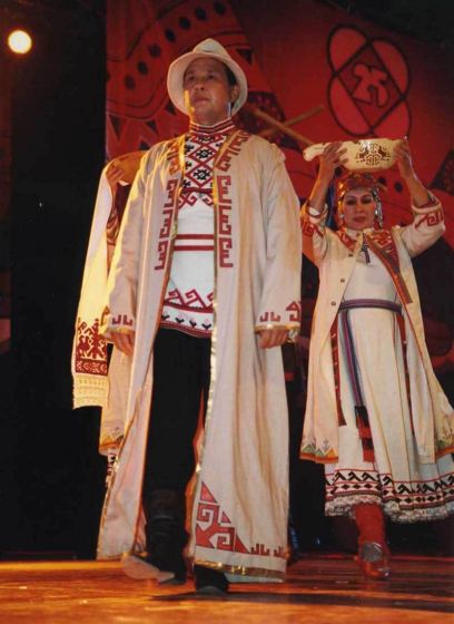 25 jaialdia COMPAIA DE CANTO Y DANZA DE CHUVASHIA (1999).