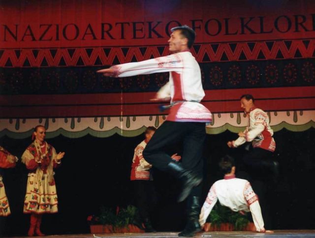 25 jaialdia COMPAIA DE CANTO Y DANZA DE CHUVASHIA (1999).