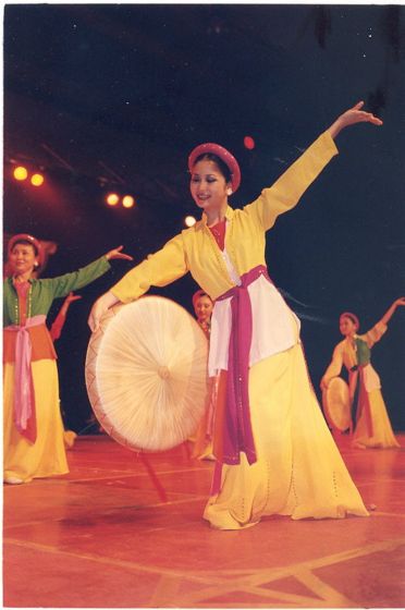 26 jaialdia COMPAIA FOLKLORICA DE VIETNAM (2000).