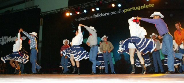 29 jaialdia BALLET  FOLKLORICO DE GUADALAJARA - MEXICO (2003).