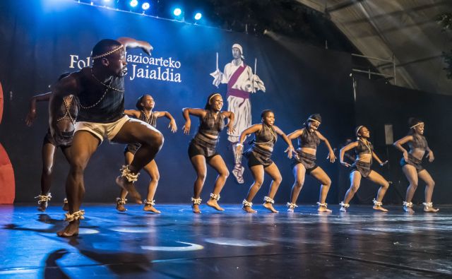 Inauguracin 42. NAZIOARTEKO FOLKLORE JAIALDIA  PORTUGALETE 