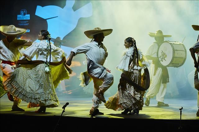 BALLET FOLKLORICO DE LA UNIVERSIDAD DE COLIMA