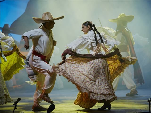 BALLET FOLKLORICO DE LA UNIVERSIDAD DE COLIMA