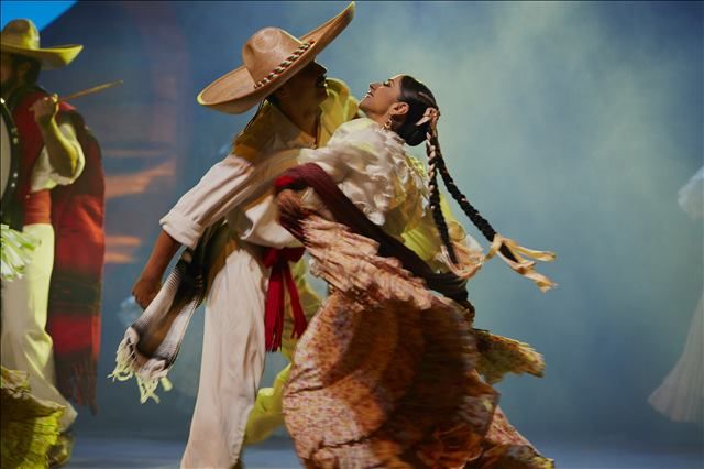 BALLET FOLKLORICO DE LA UNIVERSIDAD DE COLIMA