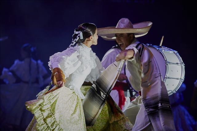 BALLET FOLKLORICO DE LA UNIVERSIDAD DE COLIMA