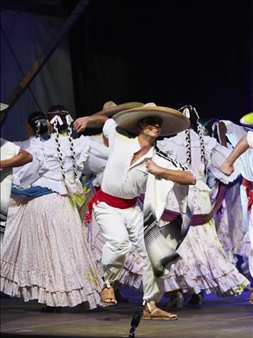 BALLET FOLKLORICO DE LA UNIVERSIDAD DE COLIMA