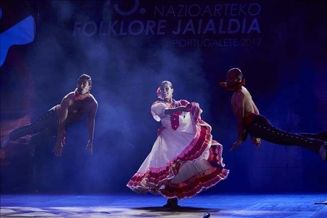 BALLET FOLKLORICO DE LA UNIVERSIDAD DE COLIMA