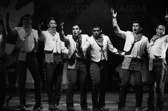 BALLET FOLKLORICO DE LA UNIVERSIDAD DE COLIMA