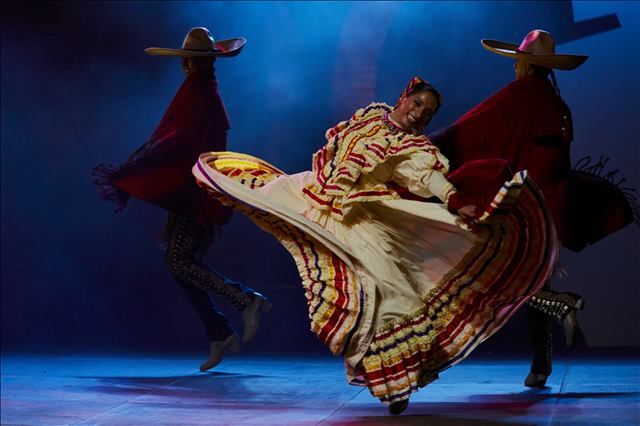 BALLET FOLKLORICO DE LA UNIVERSIDAD DE COLIMA