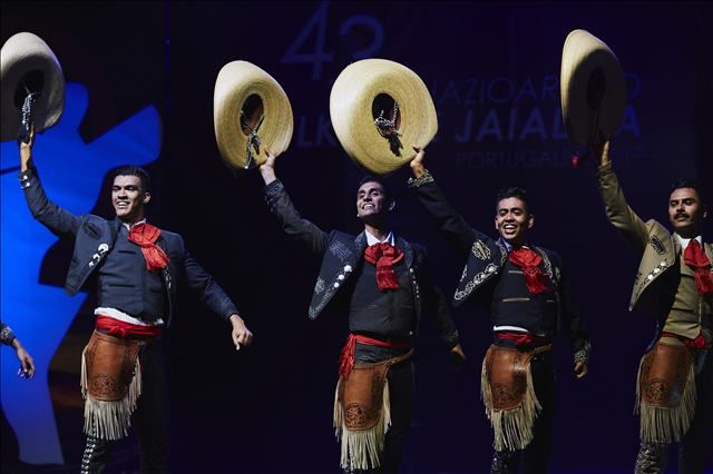 BALLET FOLKLORICO DE LA UNIVERSIDAD DE COLIMA