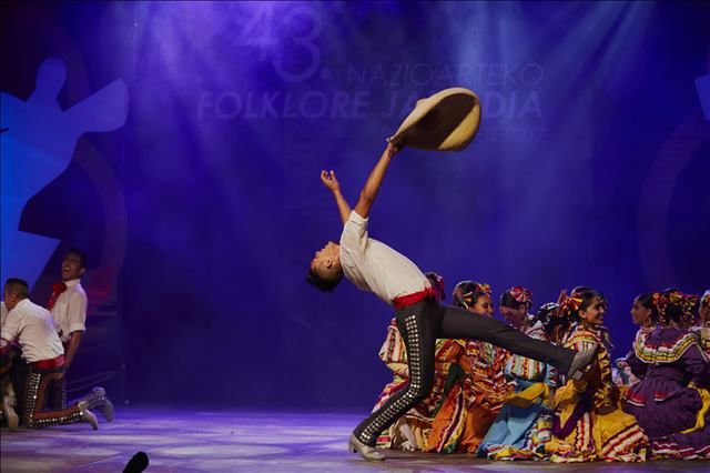 BALLET FOLKLORICO DE LA UNIVERSIDAD DE COLIMA