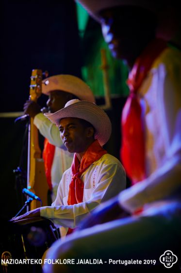 COMPAIA FOLKLORICA CAMAGUA