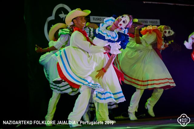 COMPAIA FOLKLORICA CAMAGUA