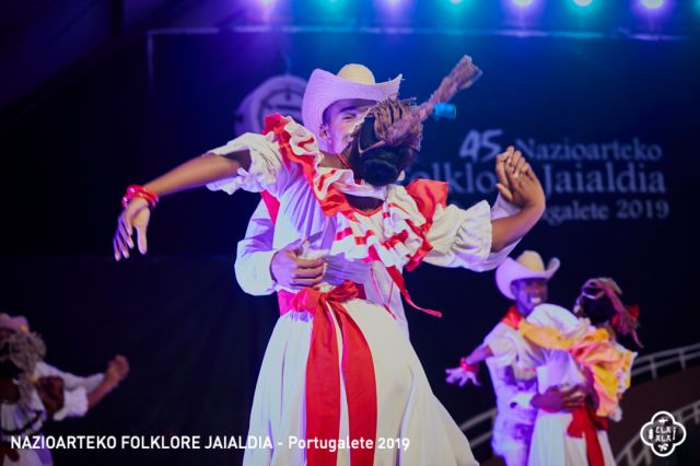 COMPAIA FOLKLORICA CAMAGUA