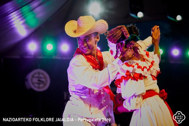 COMPAIA FOLKLORICA CAMAGUA