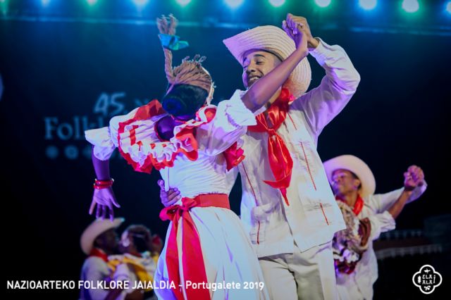 COMPAIA FOLKLORICA CAMAGUA