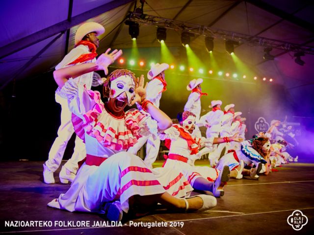 COMPAIA FOLKLORICA CAMAGUA