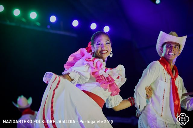 COMPAIA FOLKLORICA CAMAGUA