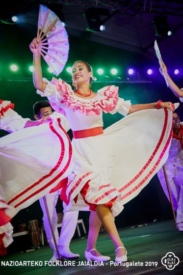 COMPAIA FOLKLORICA CAMAGUA