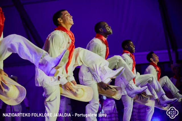 COMPAIA FOLKLORICA CAMAGUA