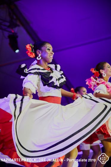 COMPAIA FOLKLORICA CAMAGUA