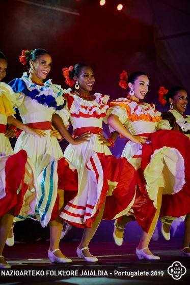 COMPAIA FOLKLORICA CAMAGUA