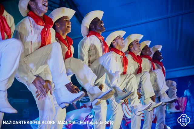 COMPAIA FOLKLORICA CAMAGUA