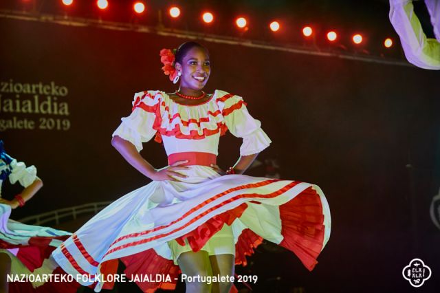 COMPAIA FOLKLORICA CAMAGUA