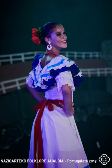 COMPAIA FOLKLORICA CAMAGUA