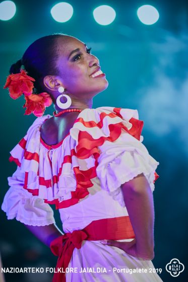 COMPAIA FOLKLORICA CAMAGUA