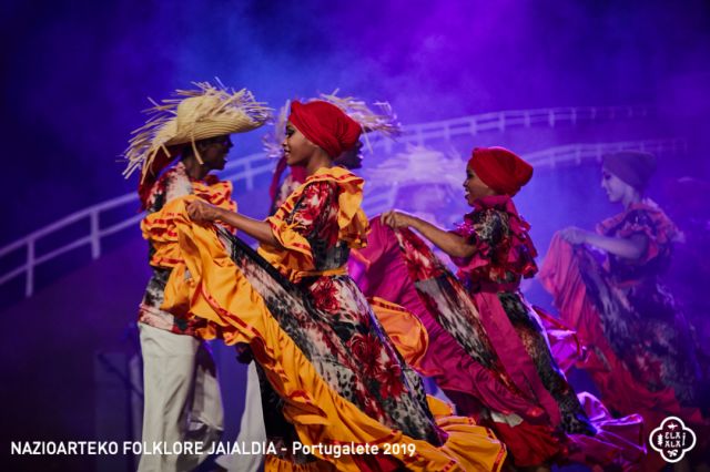 COMPAIA FOLKLORICA CAMAGUA