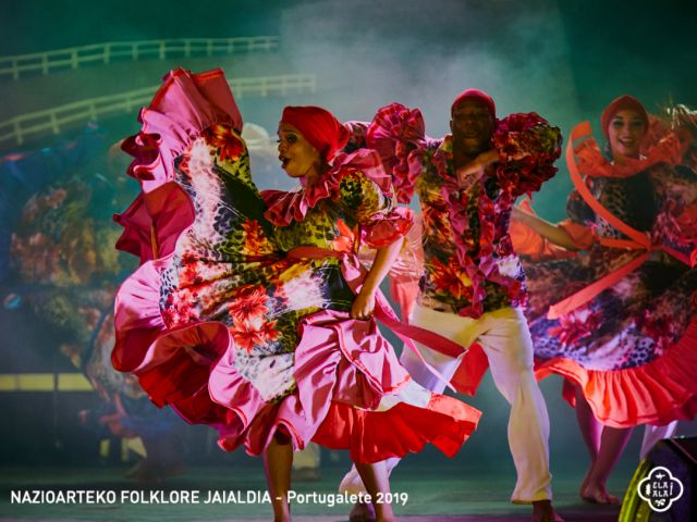 COMPAIA FOLKLORICA CAMAGUA