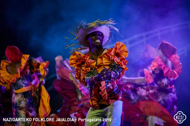 COMPAIA FOLKLORICA CAMAGUA