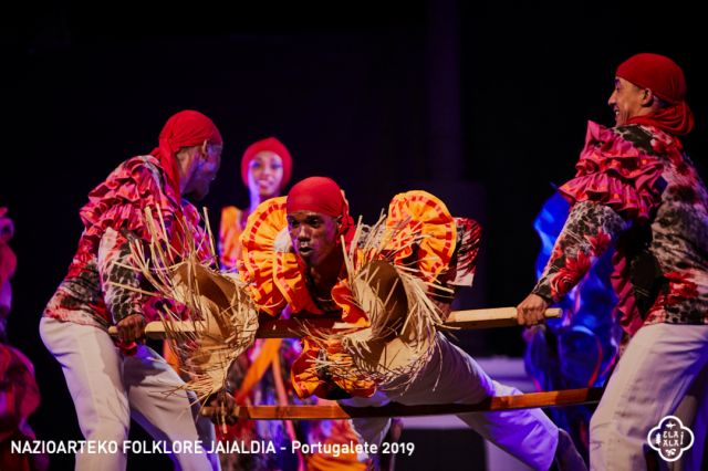 COMPAIA FOLKLORICA CAMAGUA