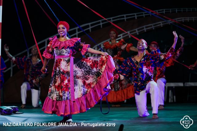 COMPAIA FOLKLORICA CAMAGUA